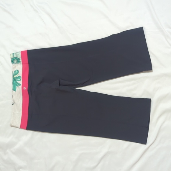 Lululemon Groove Crop, Color Gray/Pink/White Size 8 - Picture 2 of 15